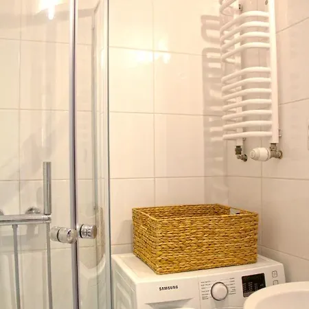 1bd Close To Old Town And Jewish Museum *